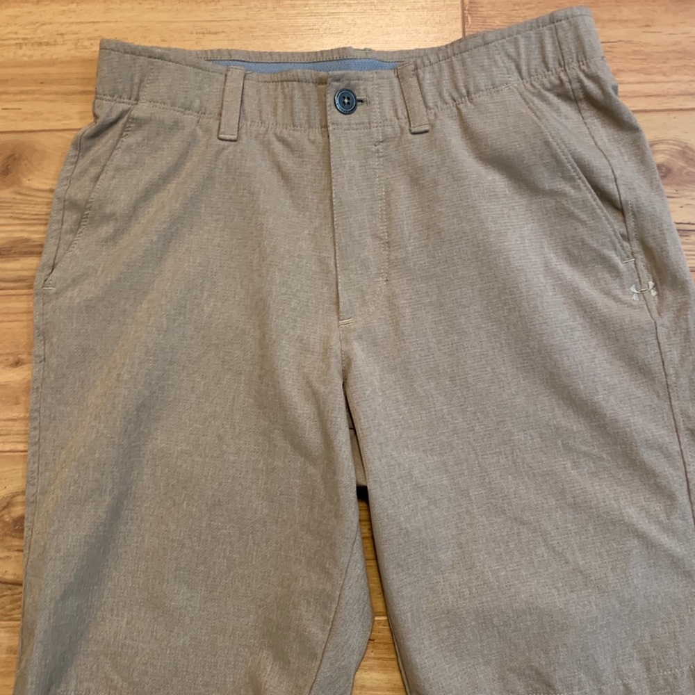 Under Armour shorts size 30 Dark khaki